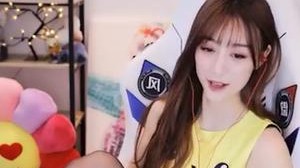 别的小姐姐你们喊人家天冷加丝，我主动穿你们还嫌弃？