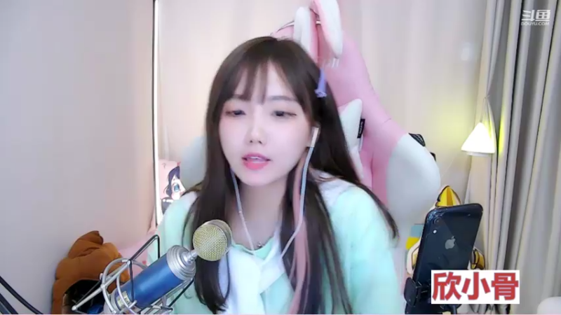 【2021-10-17 23点场】欣小菜：水友内战ing【有车位】萌妹带粉上大分！