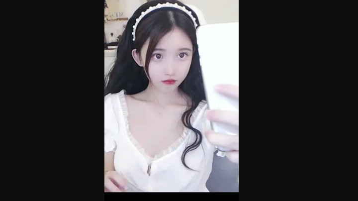 想不想你们的女朋友平时自拍的样子