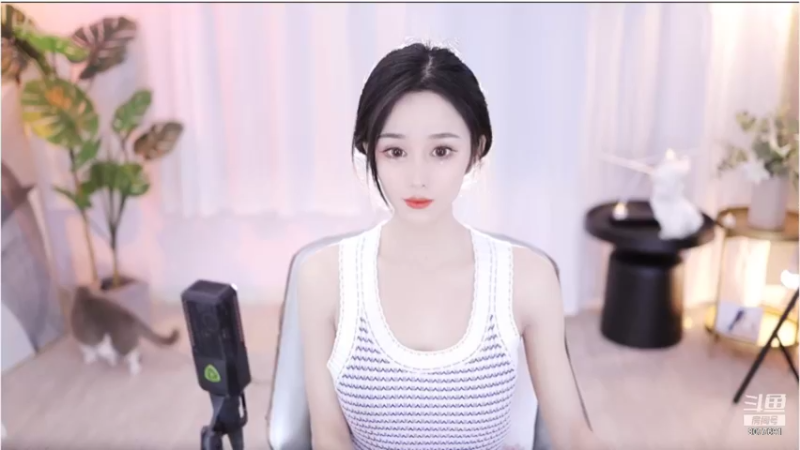 【2021-10-16 19点场】小艺不抽烟：开播第三天 聊聊天吧