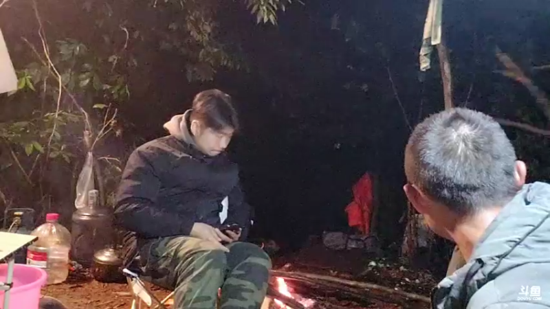 【2021-10-19 21点场】魅力生活i：荒岛打野美食