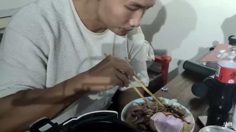 【2021-10-20 00点场】黑人毅：拍点视频，晚点开