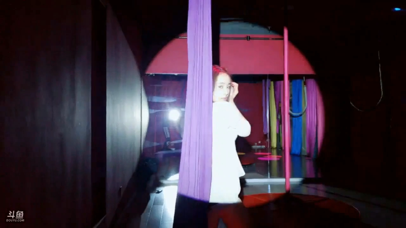 我在斗鱼看沫沫同学丶直播舞蹈