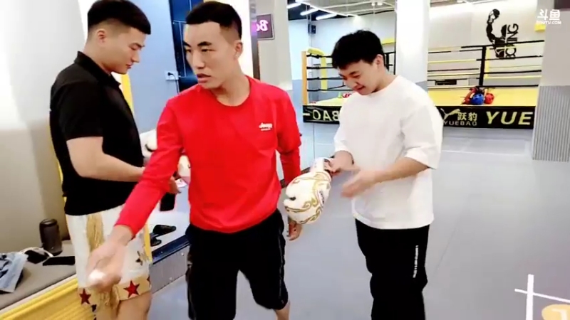 【2021-10-22 19点场】大嘴love：鳖一小尚擂台赛