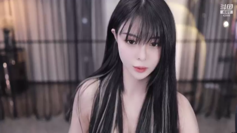 【2021-10-22 20点场】苏恩Olivia：苏恩：晚上好宝我来啦今晚当评委