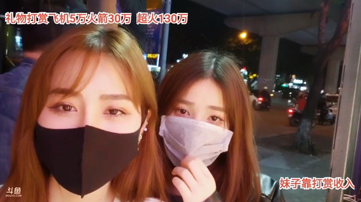 美女大海戴口罩还是那么漂亮啊