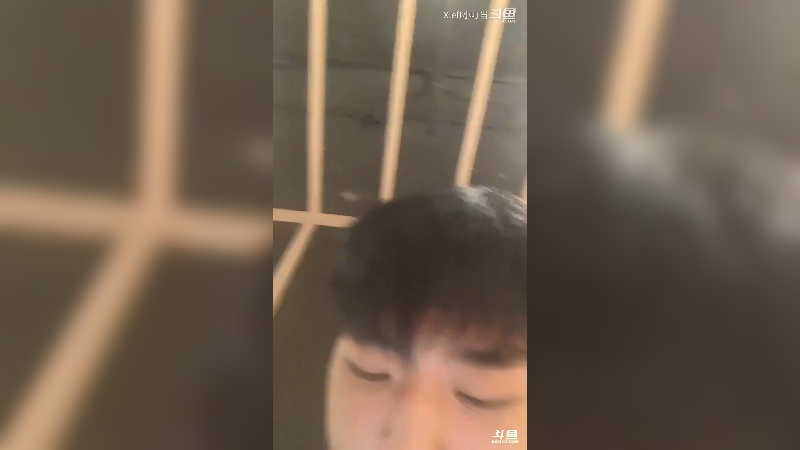 我在斗鱼看Xleft小叮当直播吃鸡游戏