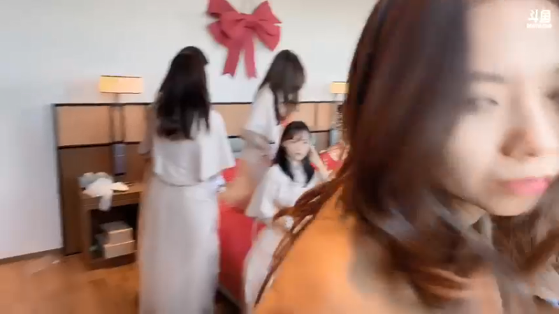 【2021-10-23 07点场】主播阿飞：阿飞)结婚啦！～