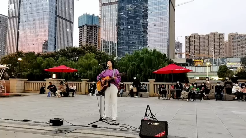 【2021-10-23 17点场】我是唐菲：汉街户外啦