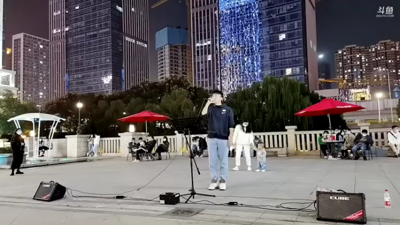 【2021-10-23 19点场】我是唐菲：汉街户外啦