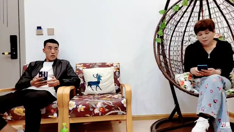 【2021-10-24 22点场】大嘴love：大理娱乐团