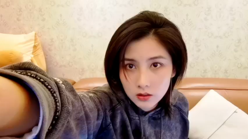 【2021-10-27 19点场】我是唐菲：面对世界心成了易碎物品
