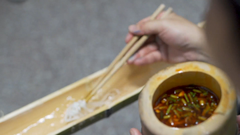 我在斗鱼看野食小哥直播美食