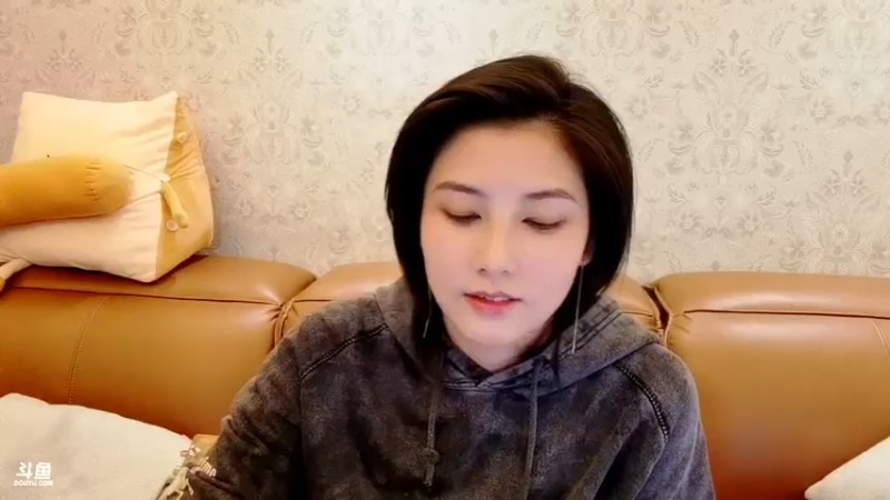 【2021-10-27 21点场】我是唐菲：面对世界心成了易碎物品