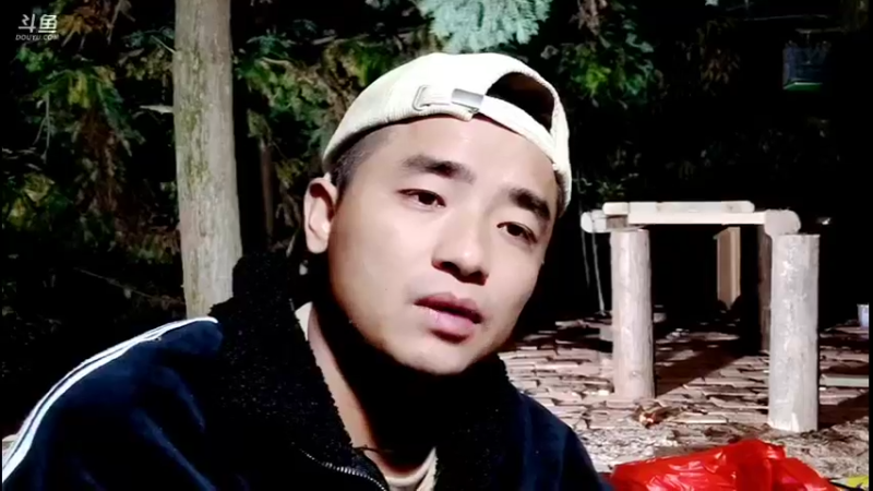 【2021-10-27 19点场】主播阿郎：荒野独居（做桌子）