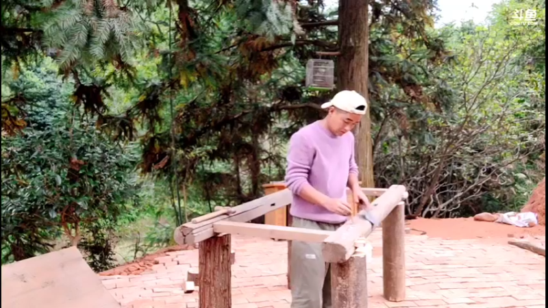 【2021-10-28 14点场】主播阿郎：荒野独居（做桌子）