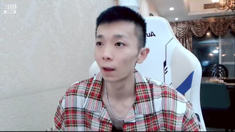 【2021-10-29 19点场】NB丶条皮兄弟：小皮：1552开冲！今日冲第一！