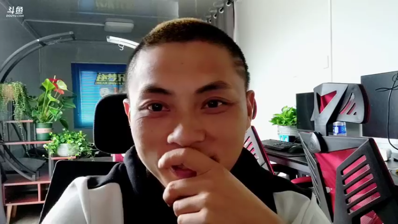 【2021-10-29 17点场】逐梦兄弟：今天基地休息聊天