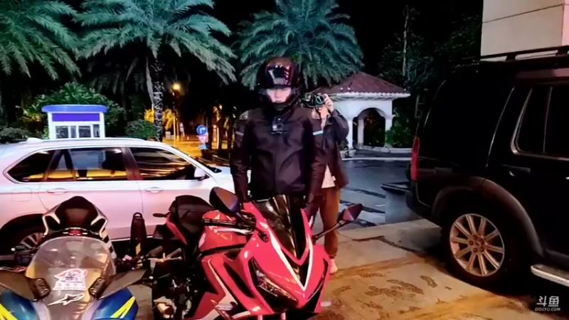 【2021-10-28 23点场】赛文柒Seven：海南第一天-海口随便逛逛