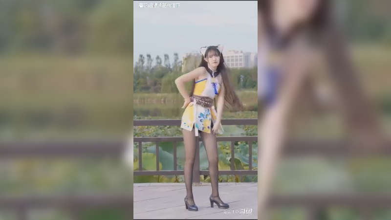 二次元装扮小姐姐舞蹈秀