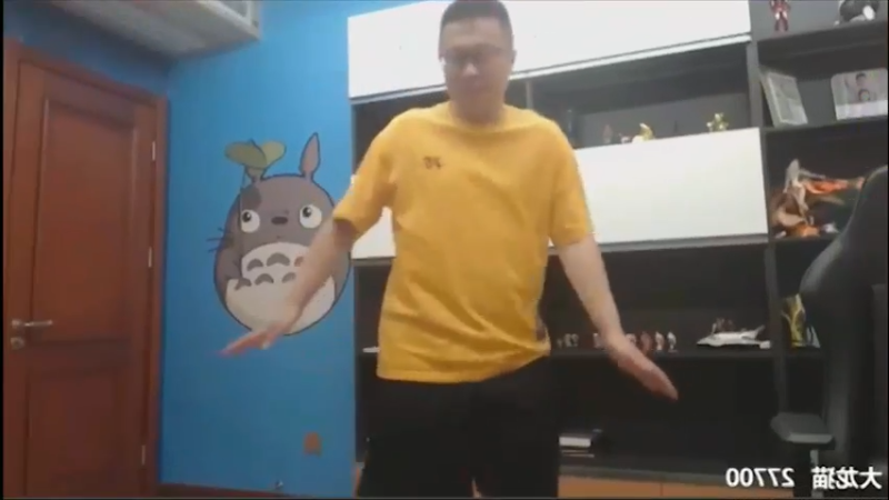 猫哥，奶茶？逮住三岁了~~