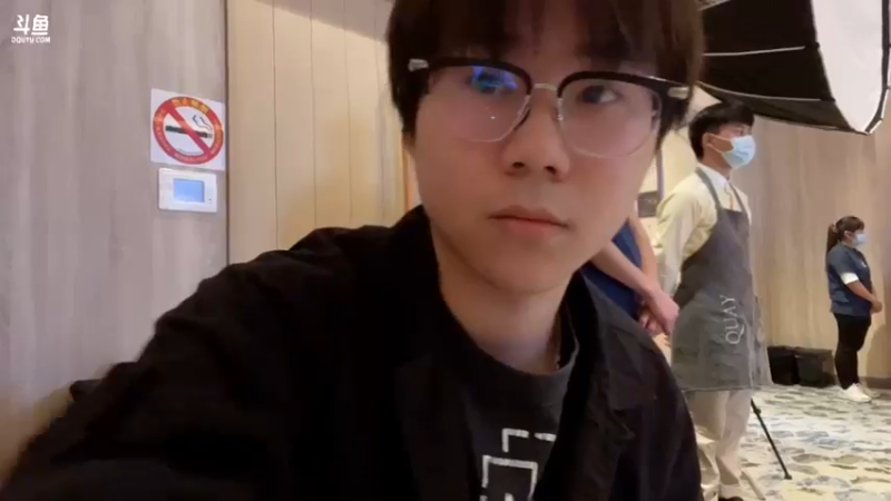【2021-10-30 18点场】imxiaoxin：【茄哥生日户外咯】