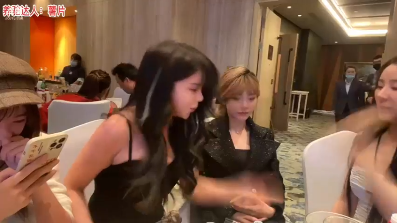 【2021-10-30 21点场】骆歆冲冲冲：骆歆：去茄哥生日嗷