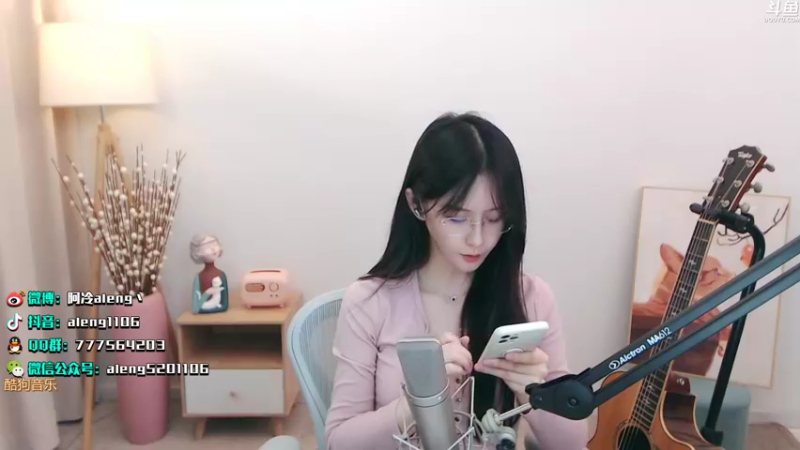 【2021-11-01 00点场】阿冷aleng丶：周末清清荧光棒喔~