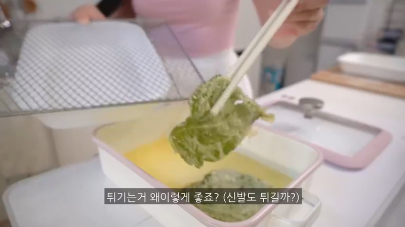 美食餐餐V@制作薄切五花肉紫菜包饭便当，和吃豆火的男友一起去超市买菜，一起度过暑假的独居生活，包饭，炒泡菜 辛奇 苏子叶，汉堡牛排套餐，厨房用品开箱 制作薄切五