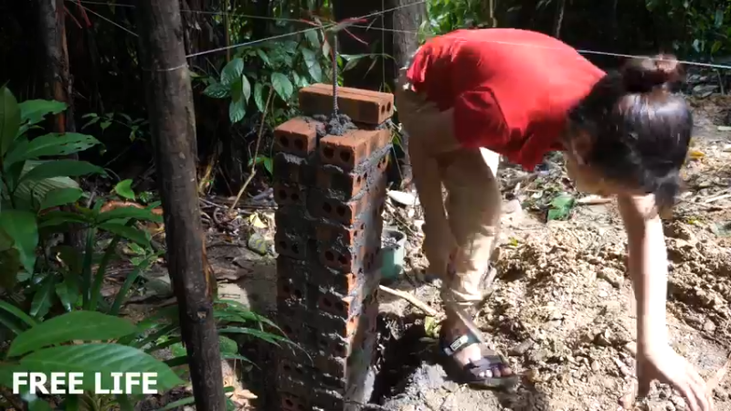 更新36传统房子地基10#妹子独自深入荒野隐居，建设世外桃源