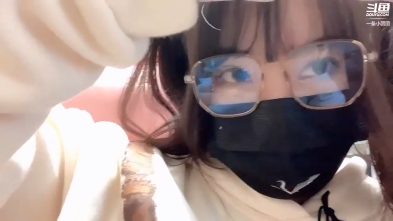 一条小团团黑丝直播露脸_14