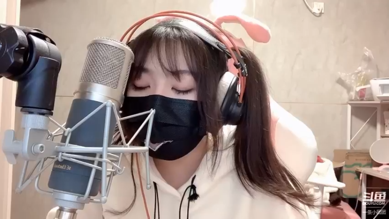 一条小团团黑丝直播露脸_6