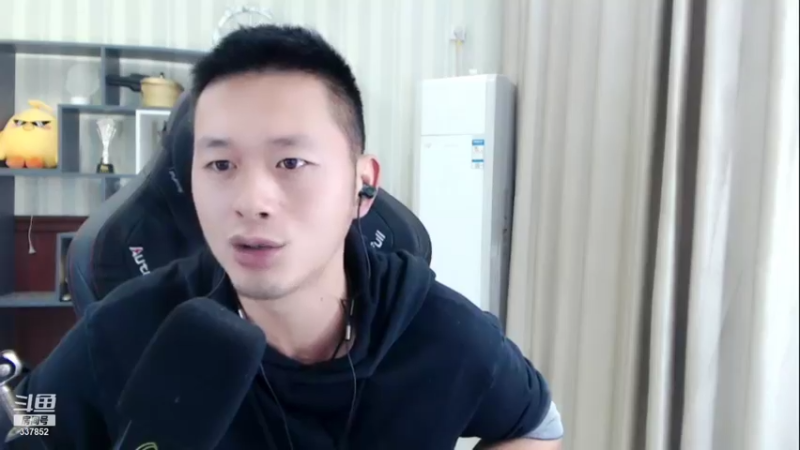 【2021-11-02 01点场】洪湖小肖：基地娱乐设施组装