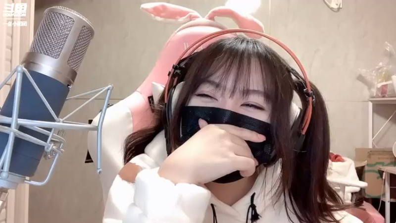 一条小团团直播露脸_4