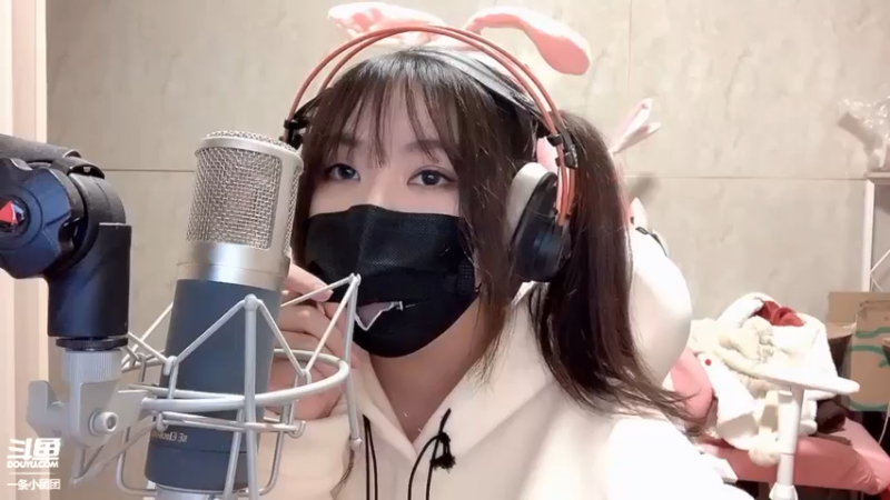 一条小团团黑丝直播露脸_9