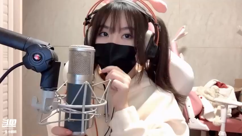 一条小团团黑丝直播露脸_8