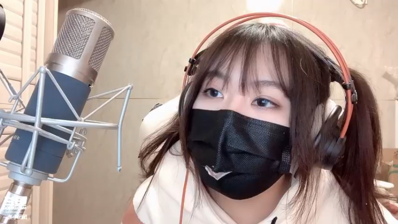 一条小团团黑丝直播露脸_1