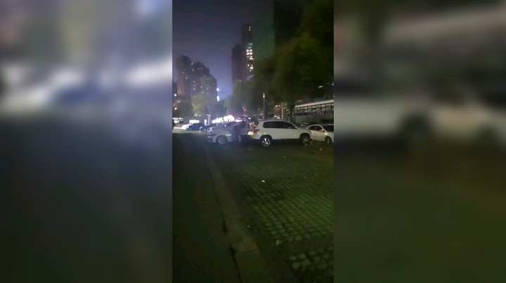 纪念下浪漫的时刻，昨天晚上就在和朋友策划这场仪式，今天早上还被朋友从睡梦中叫起来聊了下最后阶段，明天直播聊聊我们是怎么策划的