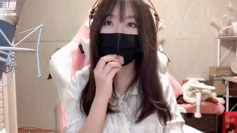 一条小团团嗨丝直播露脸_1