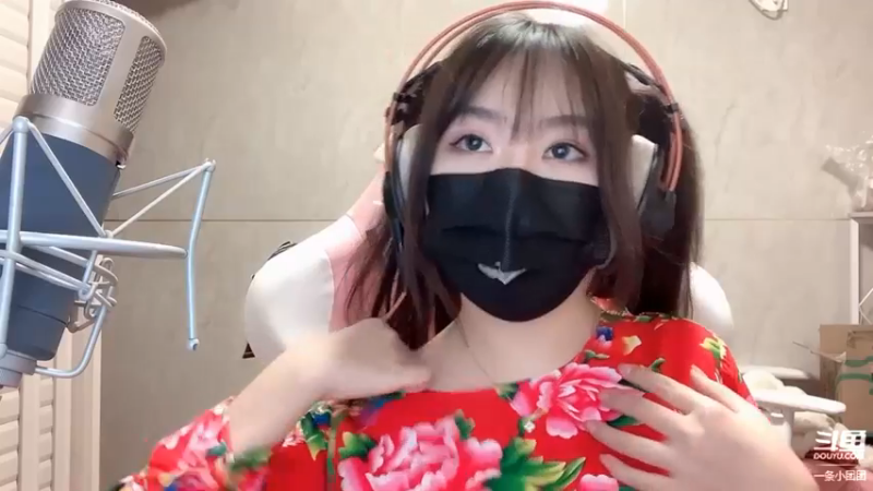 一条小团团嗨丝直播露脸_4