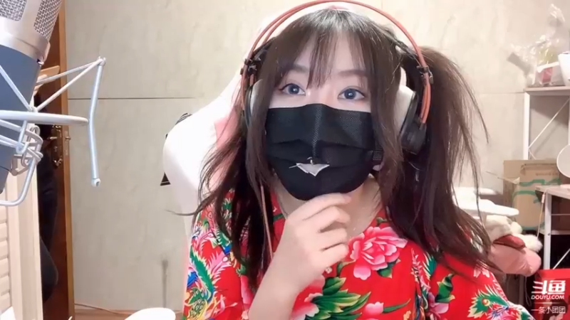 一条小团团直播露脸_3