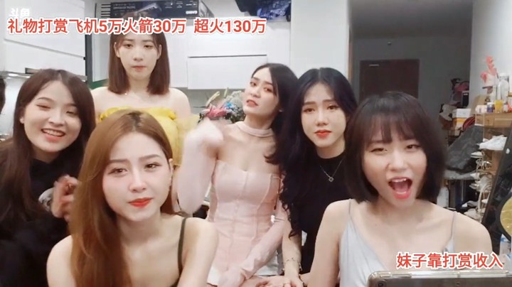 6个美女和大家聊天，大海帮忙翻译