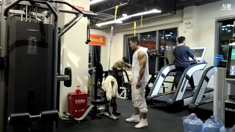 【2021-11-04 19点场】黑人毅：晚上要拍视频了