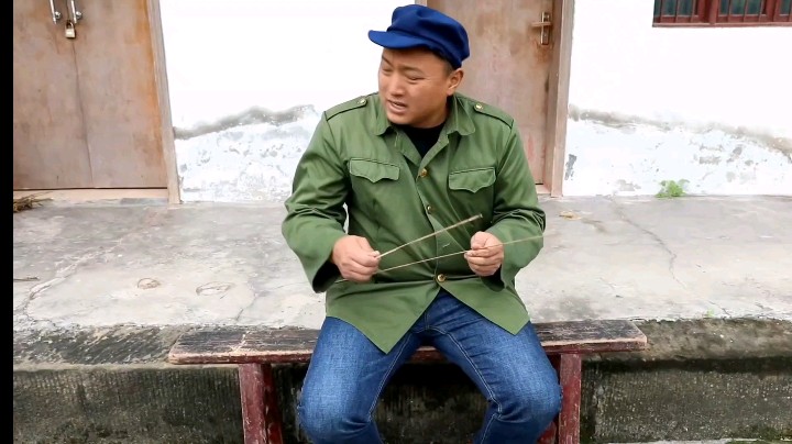 四川方言：老表当上村长显威风，连别人私事都要管，爆笑！