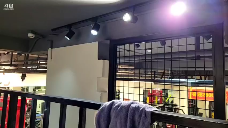 【2021-11-04 17点场】黑人毅：晚上要拍视频了