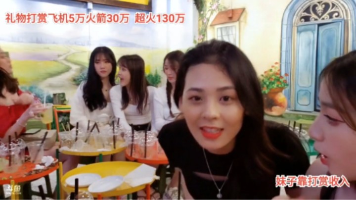 新来的妹子很好看，笑起来好美啊