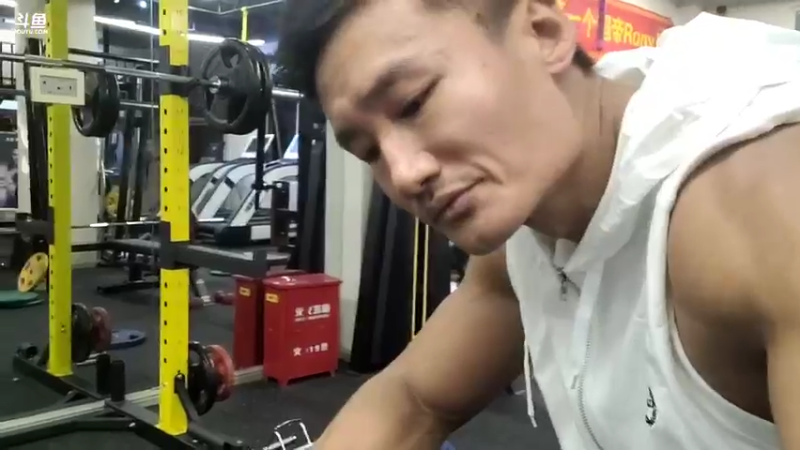 【2021-11-05 21点场】黑人毅：晚上练个手臂