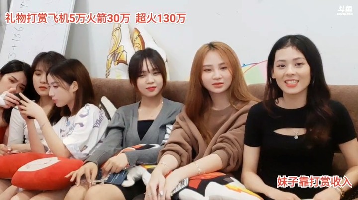 美女排队打招呼，新妹子都好可爱啊