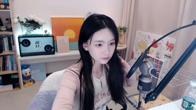 【2021-11-06 20点场】赵小臭：凑凑：嘿嘿。