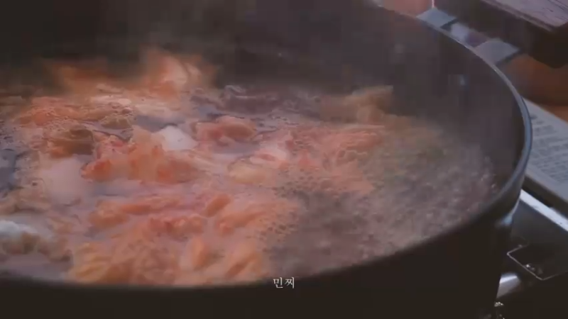 在拥有美丽风景和凉爽溪谷的露营地度过愉快的一天12-逃离都市 露营日常